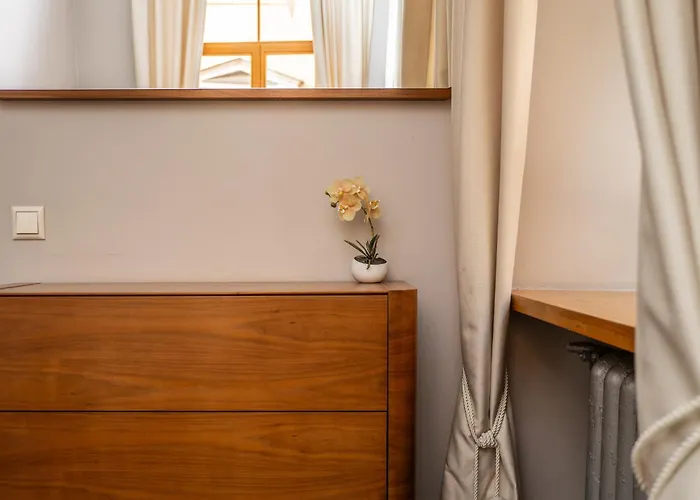 Barn Street Home, Old 1br