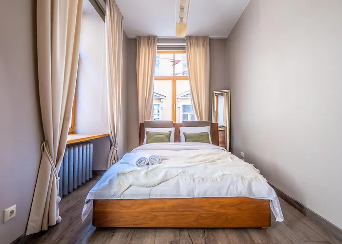 Barn Street Home, Old 1br Apartment *