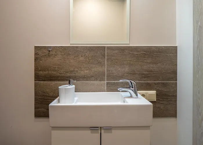 Barn Street Home, Old 1br